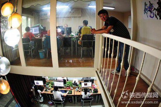 楊潔，80后，易游網絡公司合伙人，2008年西北大學本科畢業后開始北漂，3年后回到西安創業。