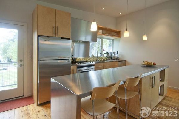 進行廚房裝修，注意水電改造