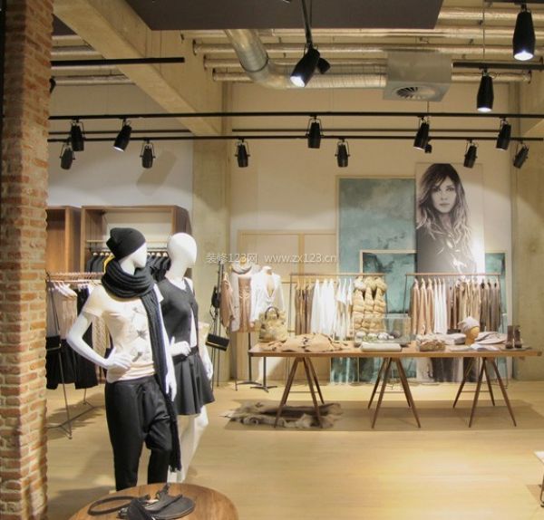 服裝連鎖店設(shè)計需要講究休閑時尚空間（組圖）_安徽三鼎建筑裝飾工程有限公司