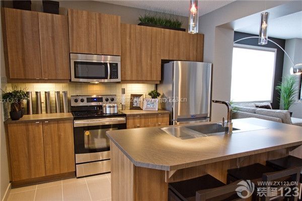 現(xiàn)代風格實木家具